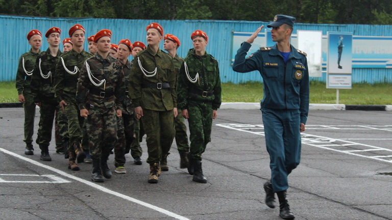 Камчатские школьники осваивают азы пожарно-спасательного дела