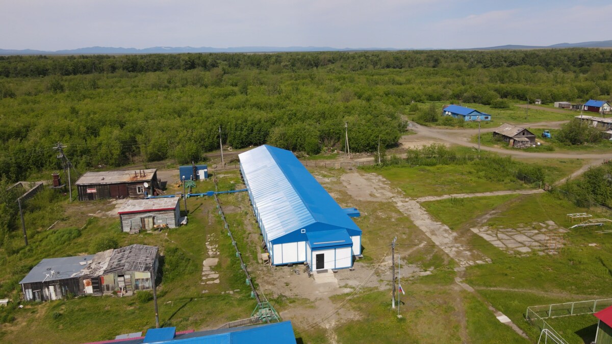 Владимир Солодов посетил новую школу, которую построили в селе Таловка на Камчатке